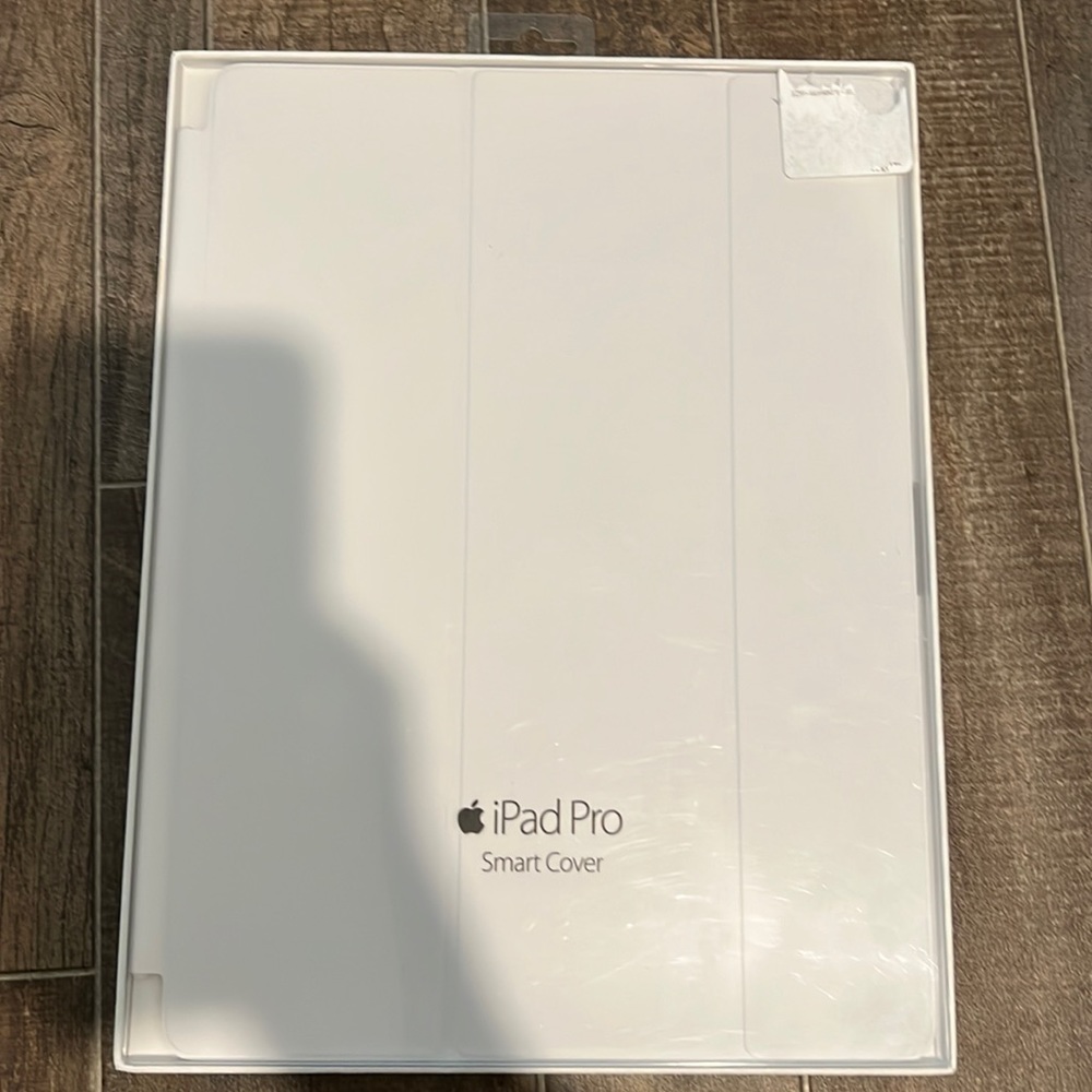 Apple iPad Pro Smart Cover White MLJK2FE-A New in Box